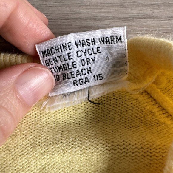Vintage Country Squire Soft Acrylic Chihuahua Beer Yellow V Neck Sweater Size XL - Picture 5 of 11